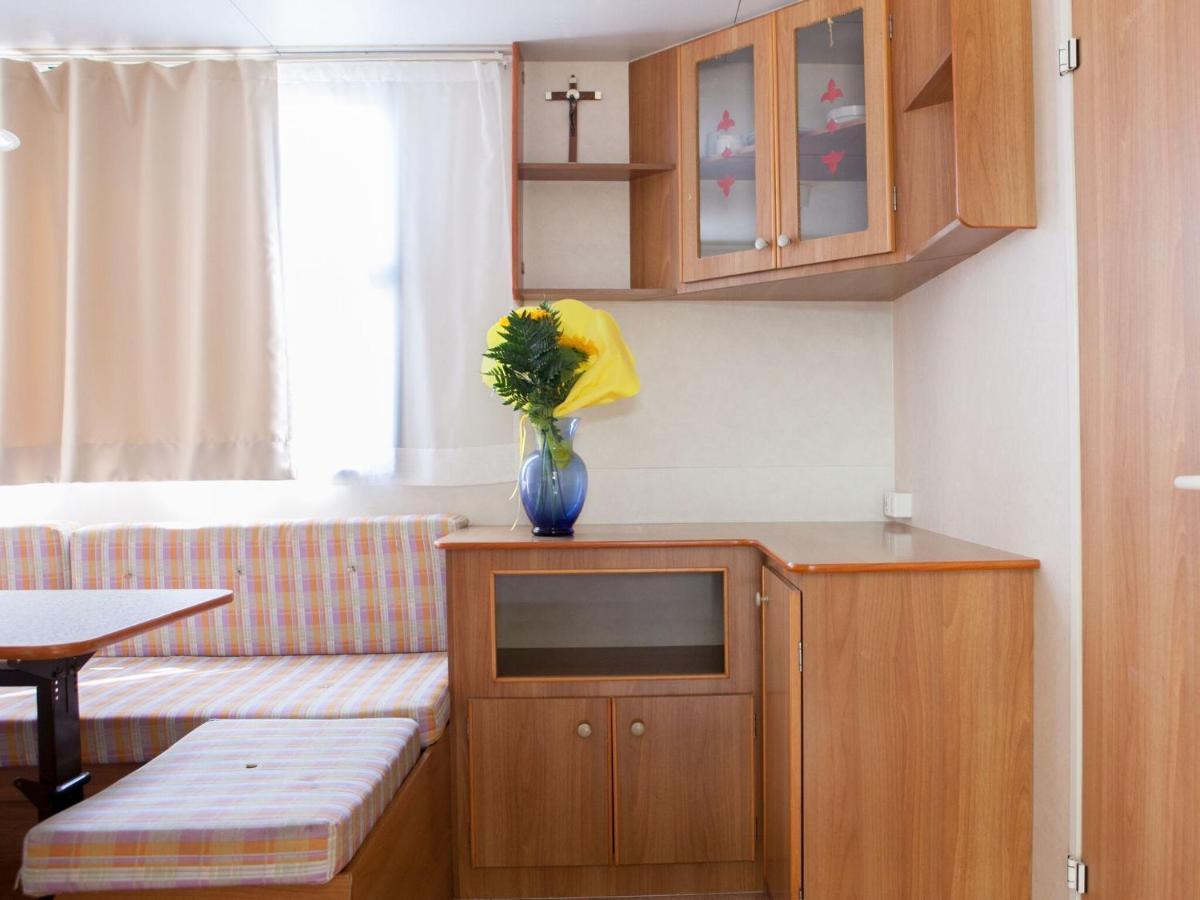 Mobile Home In Cavallino-Treporti With Terrace Bagian luar foto